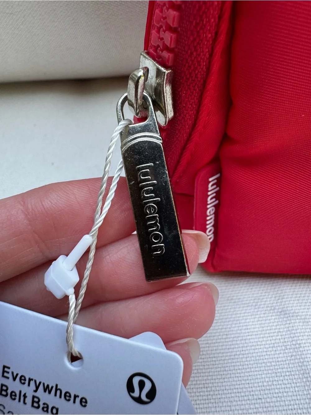 Lululemon 1 L red belt bag silver accents - Picture 6 of 13
